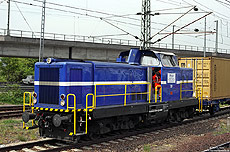 V100PA Lok 40 der Rhenus Rail St. Ingbert GmbH ehemals V32 der Hersfelder Kreisbahn in Mannheim Hbf