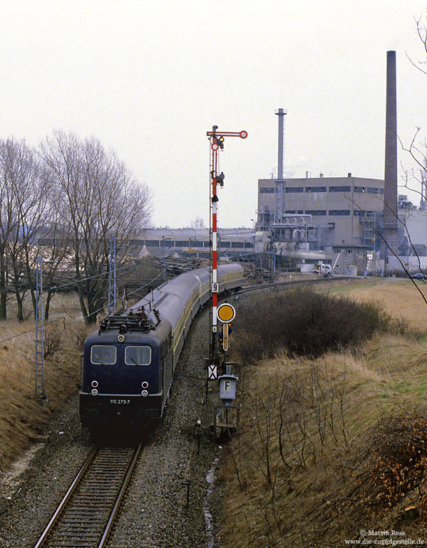 110 279 mit D2170 Frankfurt - Kiel mit Formsignal bei Horn Bad Meinberg
