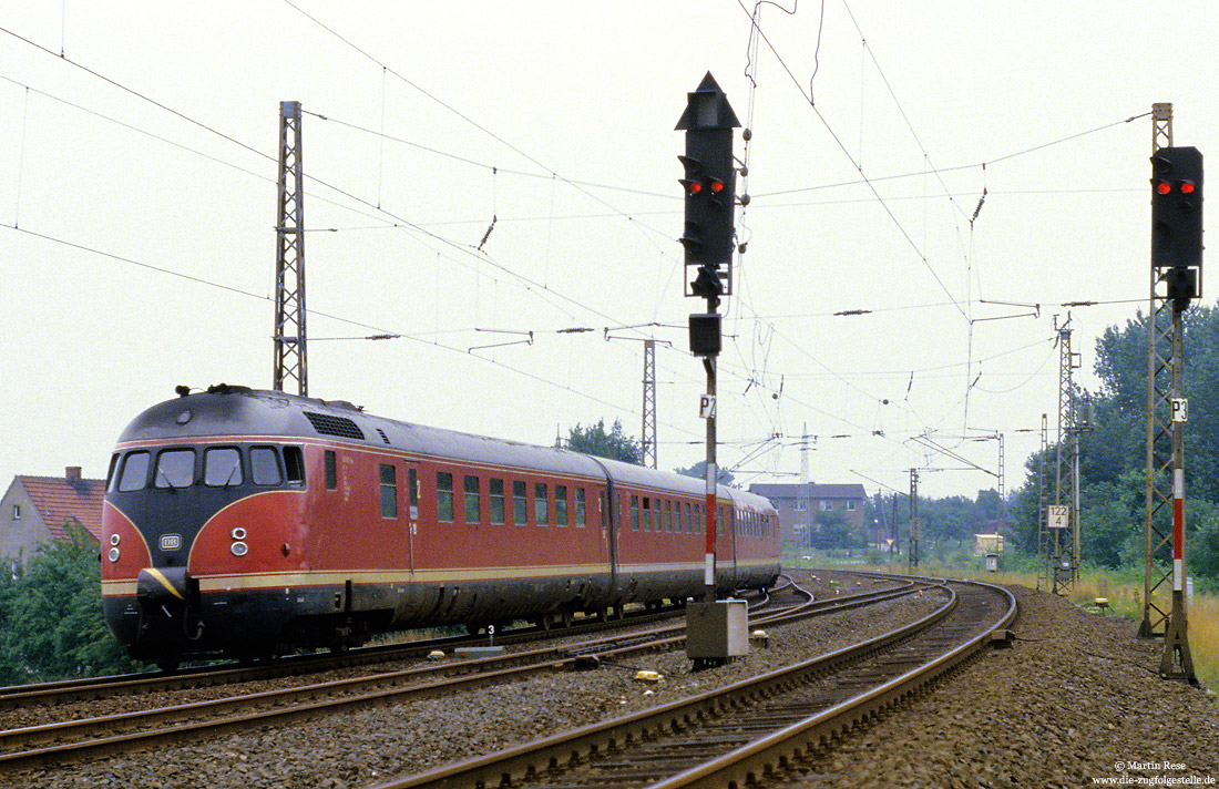 613 616 als E6912 Northeim - Paderborn im Bahnhof Benhausen