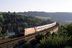 101 020 mit IC2553 auf dem Bekeviadukt in Altenbeken
