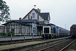 211 077 vom Bw Osnabrück im Bahnhof Oerlinghausen Strecke Bielefeld – Lemgo 