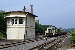 261 440 mit Museumszug im Bahnhof Büren,
Almetalbahn