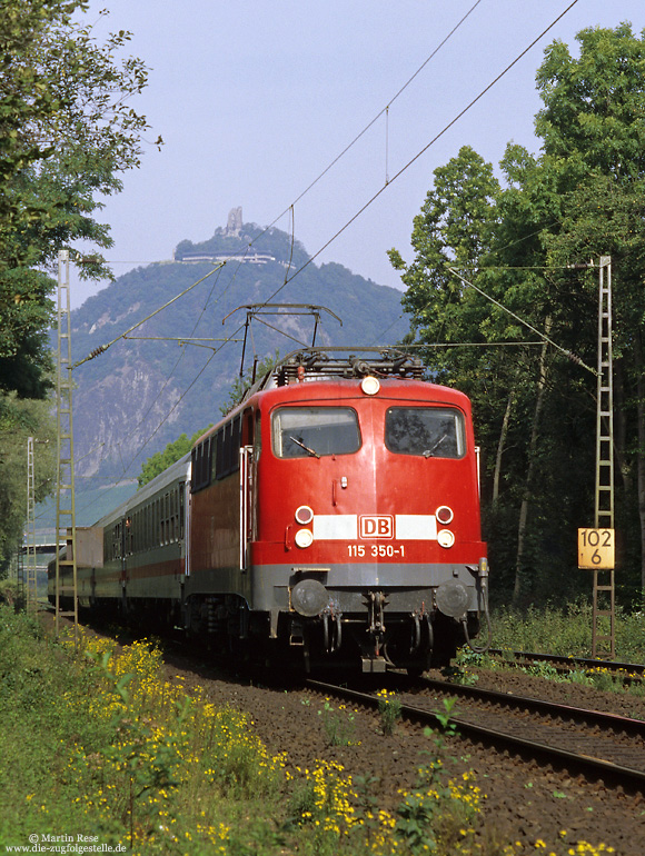 Für den Einsatz im Sonderzugverkehr hatte DB Bahn-Charter elf Lokomotiven der Baureihe 110 von DB-Regio angemietet. Mitunter kam es aber auch vor, dass hier Lokomotiven von DB-Autozug eingesetzt wurden. Unterhalb des 