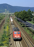 Die Seelzer 140 476 hat soeben den Bahnhof Oberlahnstein passiert und durchfährt nun den südlichen Teil des Rheintals bis Mainz Bischofsheim. 22.9.2006