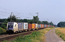 An der gleichen Stelle fährt der zur Wiener Localbahn gehörende Taurus ES64 U2-019 in Richtung Süden. 15.7.2005