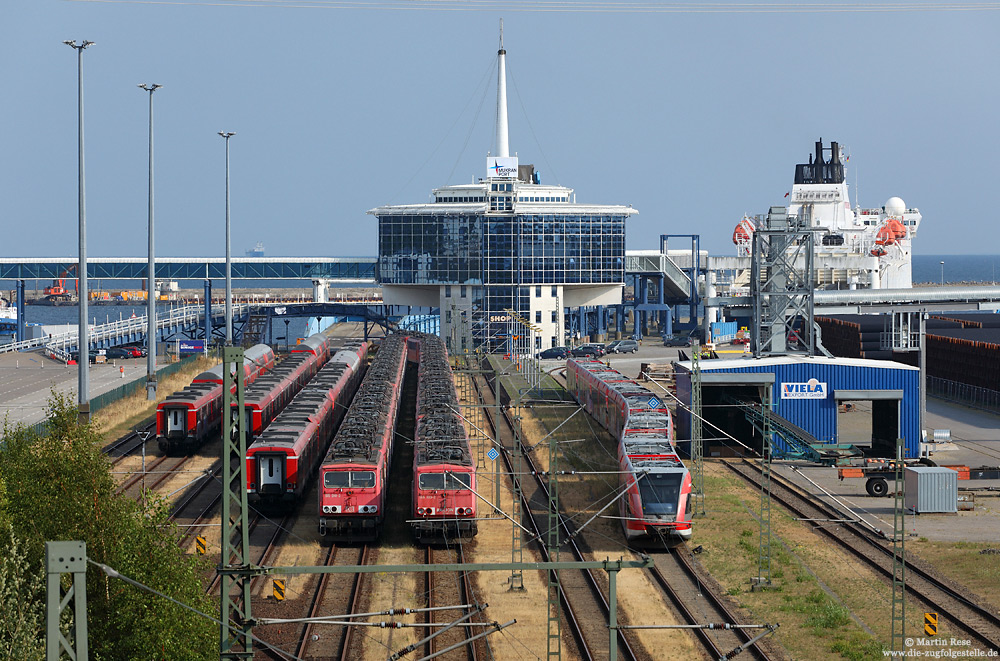 Abgestellte Lokomotiven der Baureihen 151, 155 und 646 des Stillstandsmanagement in Mukran auf Rügen