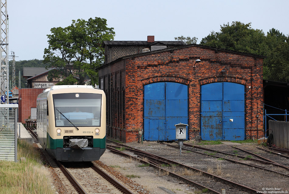 Zum Fahrplanwechsel im Dezember 2009 übernahm die Pessnitztalbahn den Verkehr auf der knapp 13 Kilometer langen Strecke. Eingesetzt wird nun ein RegioShuttle von ADtranz, namens 650 032. 20.8.2012