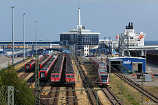 Abgestellte Lokomotiven der Baureihen 151, 155 und 646 des Stillstandsmanagement in Mukran auf Rügen
