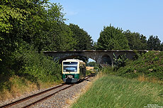 650 32 bei Putbus mit Seinbogenbrücke der ehemaligen Strecke Putbus - Altefähr