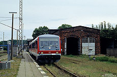 Bis zur Übernahme des Verkehrs auf der Strecke Bergen - Lauterbach durch die Karsdorfer Eisenbahn im Dezember 2003 gehörten die Leistungen zu den Aufgaben der Rostocker 628. Als RB33867 verlässt der 928/628 636 den Bahnhof Bergen. 4.6.1999