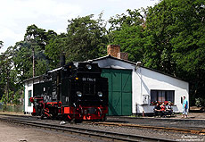 99 1784 vor dem Lokschuppen im Bahnhof Göhren