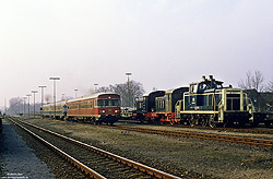 261 691 vom Bw Hamm mitV20 042 und V20 043 der Museumseisenbahn Paderborn in Sennelager