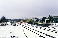 360 307 mit Abbauzug im Bahnhof Bad Lippspringe im Schnee