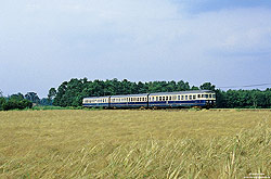 Zwischen Hövelriege und Hövelhof fährt der 624 504 als N7667 nach Paderborn 7.8.1984