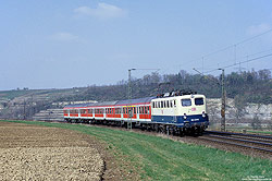 110 231 vom Bw Stuttgart mit der RE19161 (Würzburg – Stuttgart) nahe Lauffen