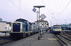 oceanblaue 212 099 Bw Kaiserslautern und 515 554 Bw Worms in Kaiserslautern Hbf Züge nach Kusel und Lauterecken Grumbach