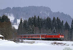 218 239 vom Bw Kempten mit RE21711 bei Oberstdorf