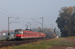 Zwischen Groß Gerau Dornheim und Riedstadt Wolfskehlen fährt der 420 292 nach Riedstadt Goddelau