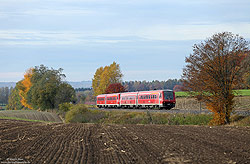 Am 25.10.2013 fährt der 611 013 und 611 041 bei Wattenweiler als IRE3355 nach Ulm.