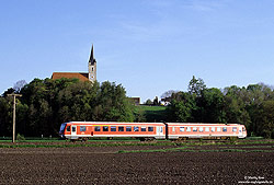 Nahe Heiligenstadt fährt die RB 27173 nach Burghausen