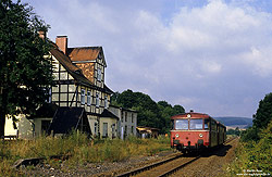 798 829 als E6441 Brilon Wald - Korbach am ehemaligen Bahnhof Lelbach Rhena