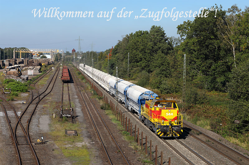 Mit einem Kalkzug nach Wülfrath am Haken habe ich am 8.10.2021 die EH544 an der südlichen Bahnhofsausfahrt von Duisburg-Wedau fotografiert.