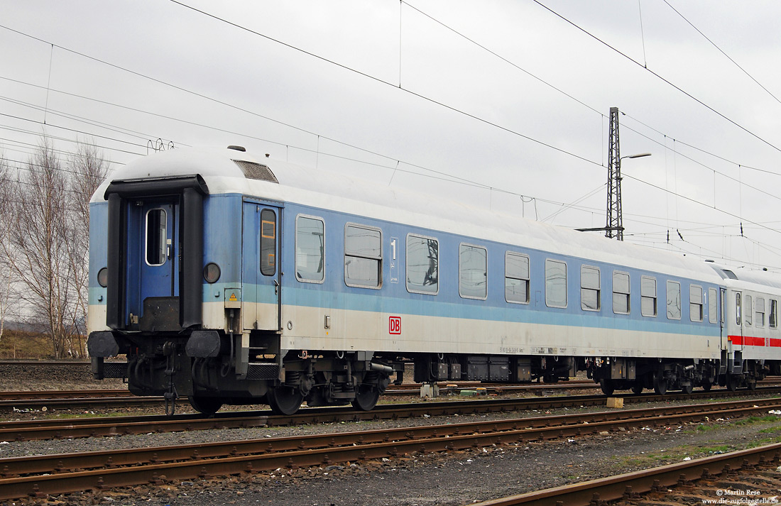 1. Klasse InterRegio-Wagen Aimz 261.4 (51 80 13-94 048-5) in Dortmund Bbf