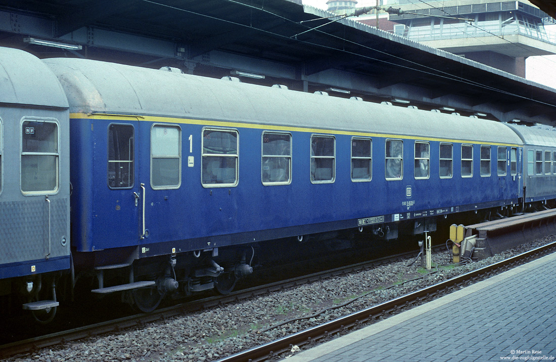 blauer 1.Klasse Schnellzugwagen Am 202 (50 80 10-80 206-5) in Osnabrück Hbf
