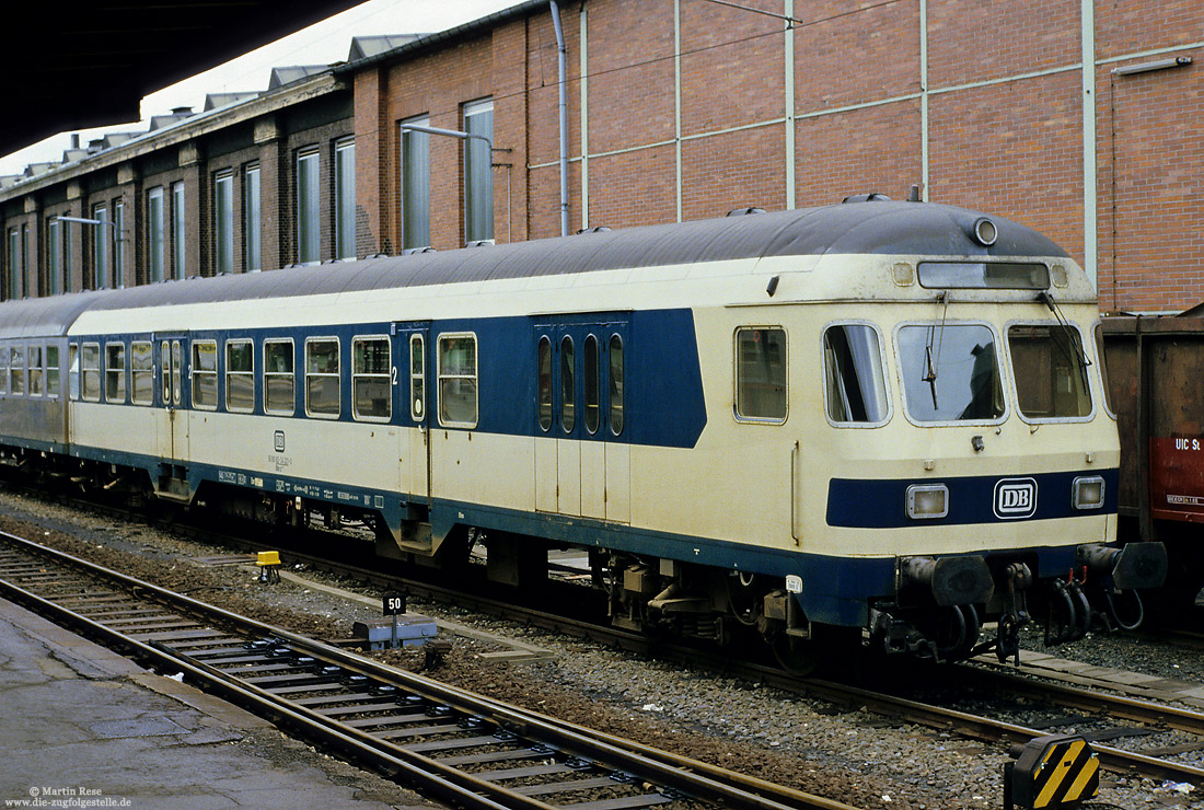Silberling Steuerwagen BDnrzf 740 (50 80 82-34 321-3) in Sonderlackierung in Paderborn Hbf
