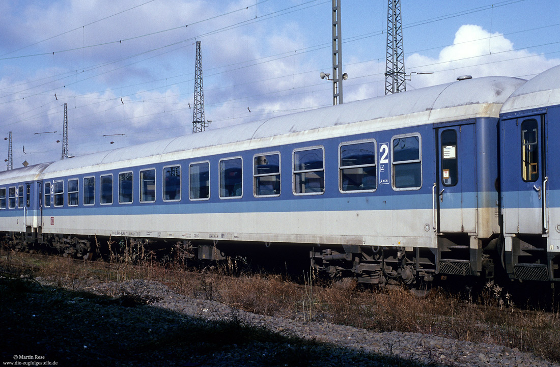 2. Klasse InterRegio-Wagen Bimz 264.2 (51 80 22-94 035-8) in Dortmund Gbf