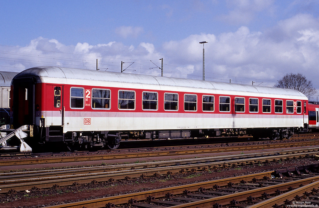IC-Abteilwagen Bm 235 (51 80 22-90 599-7) in Köln Deutzerfeld