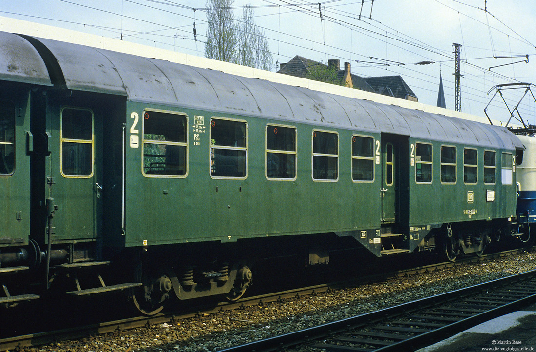 grüner Umbauwagen Byg 514 (50 80 29-11 522-9) in Paderborn Hbf