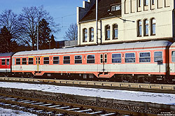 CityBahn-Wagen ABnrz 400 ((50 80 31-34 004-7) im Bahnhof Schladern/Sieg