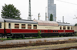 ADmh 101 (61 80 81-90 004-4) der AK-Eisenbahntouristik in rot/beige in Köln Bbf