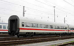 Ehemaliger Metropolitan-Wagen Apmz 116.0 (70 80 10-95 702-3) in Dortmund Bbf