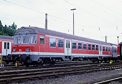 verkehrsroter Steuerwagen Bdnzf 466 (50 80 82-33 400-6) (Heimatbahnhof Münster – leihweise Köln Deutzerfeld) in Koblenz Hbf