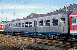 Silberling Bnz 723 (50 80 22-35 017-8, Heimatbahnhof Kassel) in Siegen