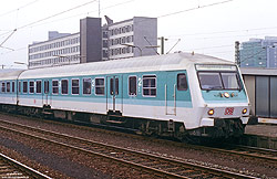 mintgrüner Wittenberger Steuerwagen Bybdzf 482.1 (50 80 80-35 576-3) in Braunschweig Hbf