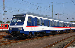 Wittenberger Steuerwagen Bybdzf 482.4 (50 80 80-75 003 D-TRAIN) in Düsseldorf Abstellbahnhof im TRI-Design