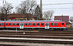 verkehrsroter Wittenberger Steuerwagen Bybdzf 482.4 (50 80 80-75 002) der RAB in Ulm Hbf ehemals SH-Express