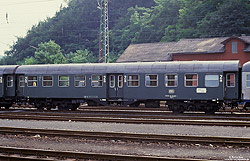 grüner Umbauwagen Byg516 (50 80 29-03 001-4, Heimatbahnhof Hannover) in Kreiensen