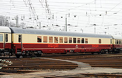 Rheingold-Clubwagen WGmh 804 (61 80 89-90 401-4) in Köln Bbf