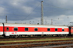 Schlafwagen WLABmz 173.1 (61 80 72-90 030-0) in verkehrsrot in Dortmund Bbf