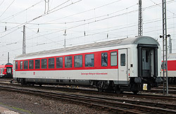 ehemaliger Touristikzug-Wagen WRkmz 858.1 (73 80 88-90 908-5) in Dortmund Bbf