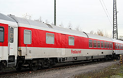 Speisewagen WRmh 132.1 (61 80 88-70 119-7) von DB-Autozug in verkehrsrot in Dortmund Bbf