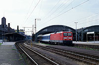 Renntrabi 112 188 mit IC2337 nach Leipzig in Oldenburg Hbf mit Bahnhofshalle