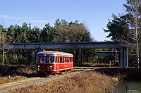 T1 der Hümmlinger Kreisbahn an der Trasse der Magnetschwebebahn-Teststrecke zwischen Rupennest und Lathen