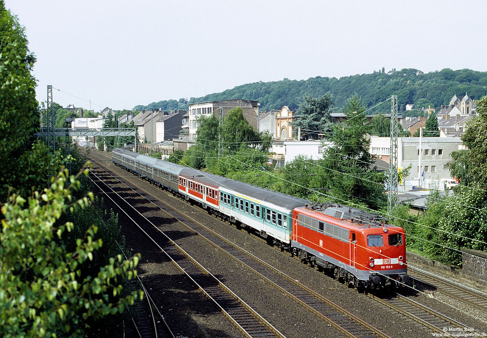 110 152 mit n-Wagen als RE11224 bei Wuppertal Barmen