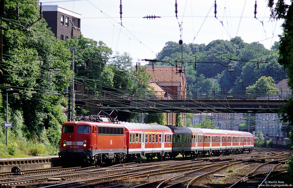 110 367 mit RE10416 nach Aachen in Wuppertal Hbf