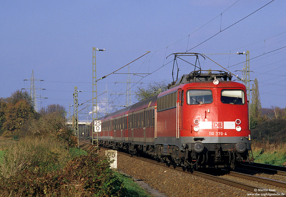110 370 mit der RB11277 zwischen Leverkusen Schlebusch und Köln Mülheim auf dem Weg nach Köln Hbf